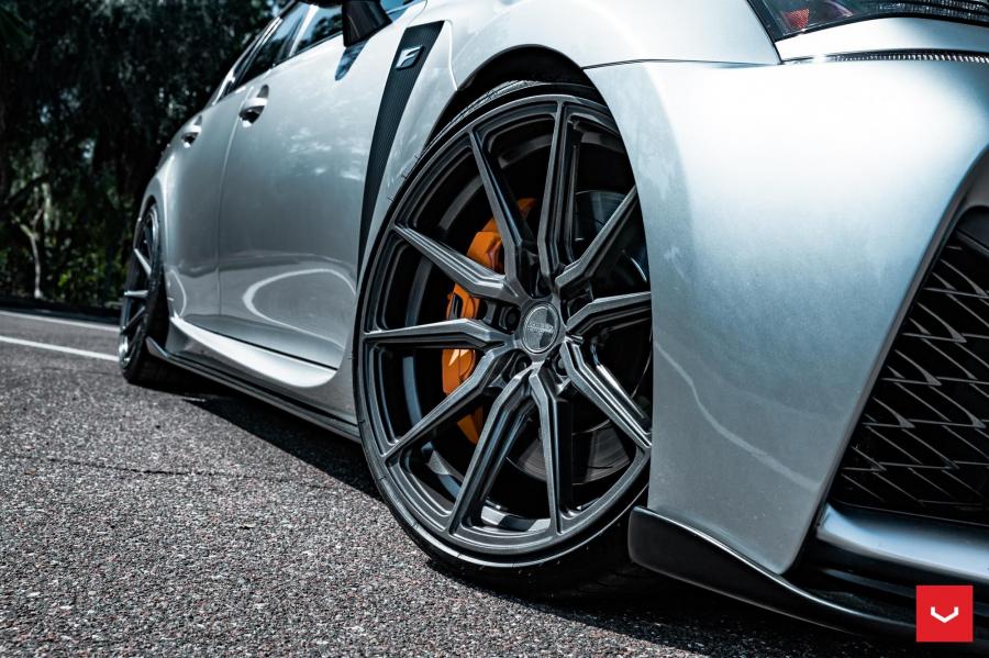 Детали экстерьера Lexus GS F on Vossen Wheels (HF-3) 2019 года  (фото 22 из 31)